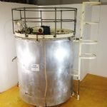 ~10Te Jacketed Chocolate Tank with Top-Mounted Gate Type Mixer